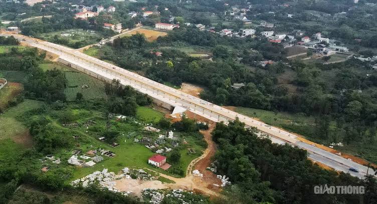 Đường giao thông và tiện ích dân sinh hiện hữu tại xã Lương Sơn.